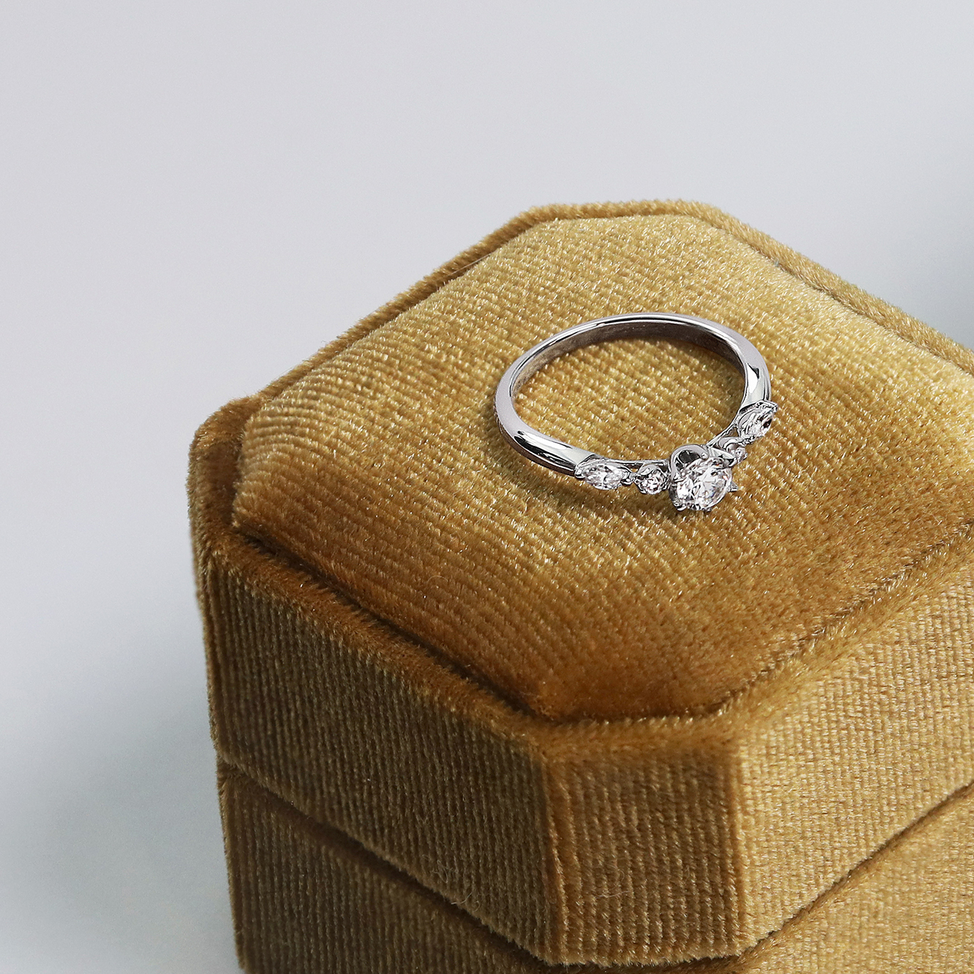 繁花 — GIA30分鑽石戒指