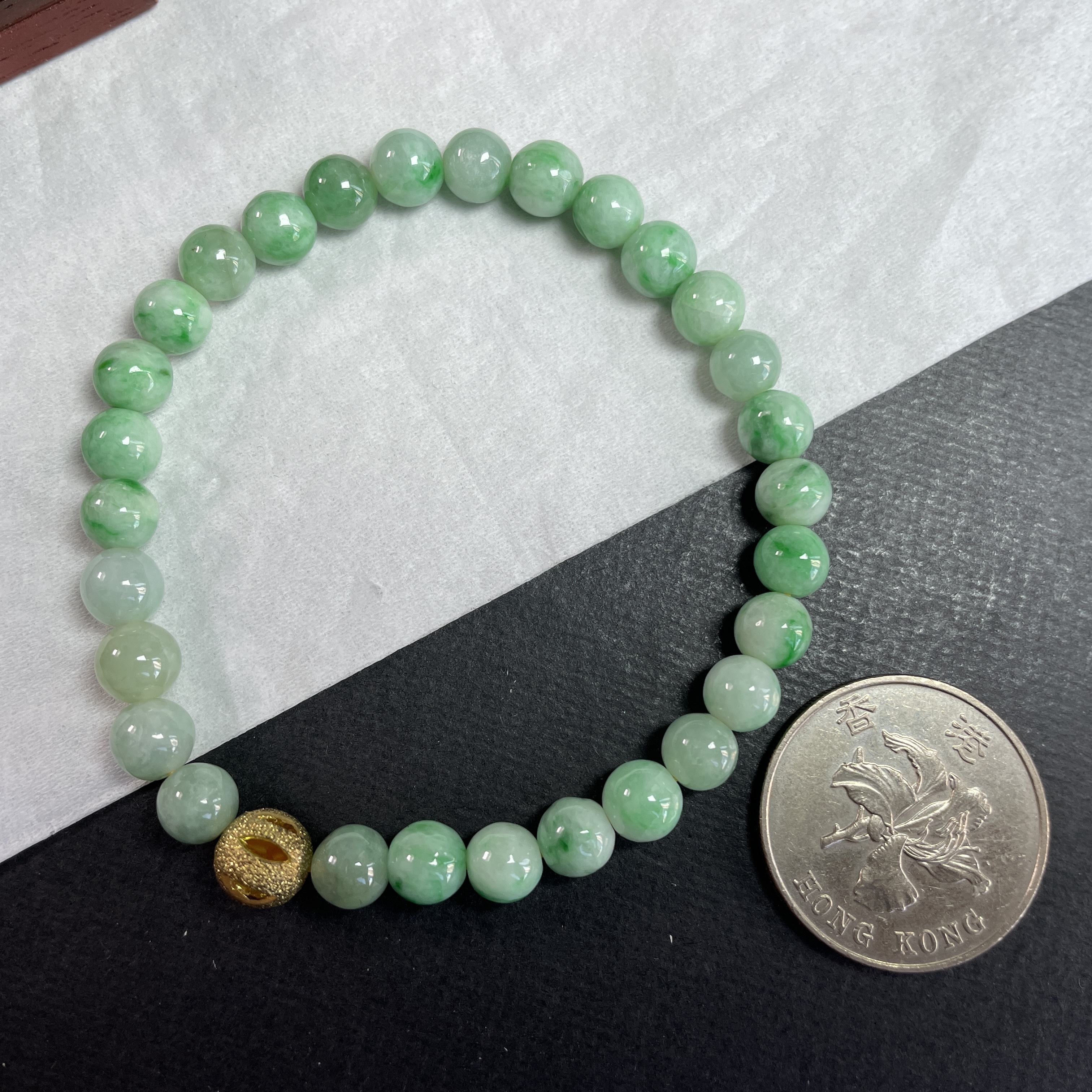 J2210 翡翠冰糯陽綠手串 (6.5mm直徑)