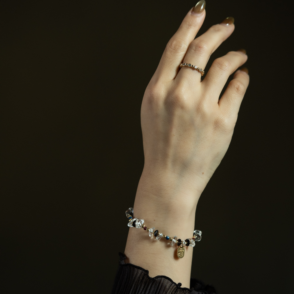 Mind Goes Wild｜白水晶紅石榴藍晶手鍊 C1689