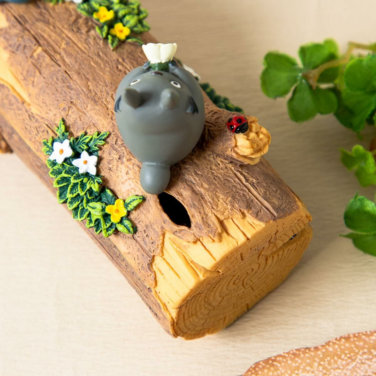 小物入れとなりのﾄﾄﾛお花のﾗｯﾊﾟ