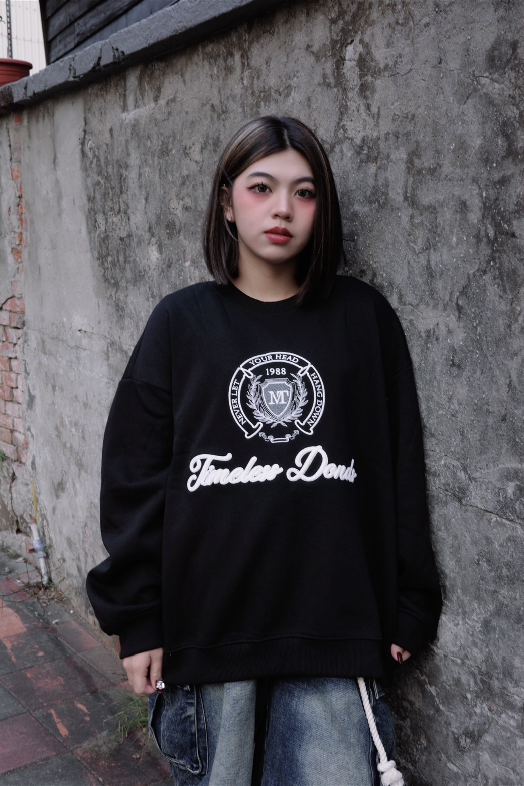 z3011 圓領刺繡盾牌 MT 大學Tee ZOEWATSON