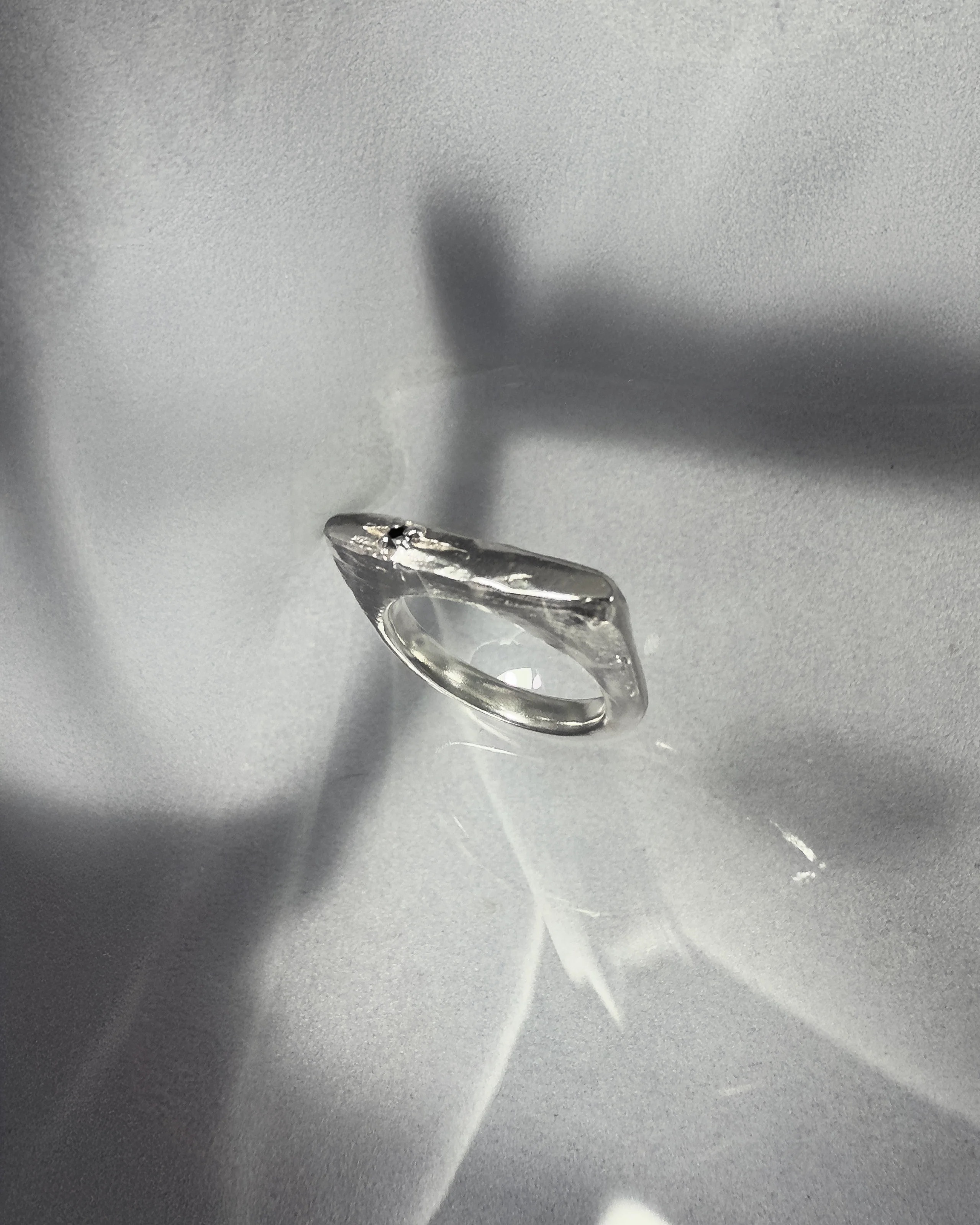 PROJ ORNAMENT 造塑鑲石馬蹄扁戒