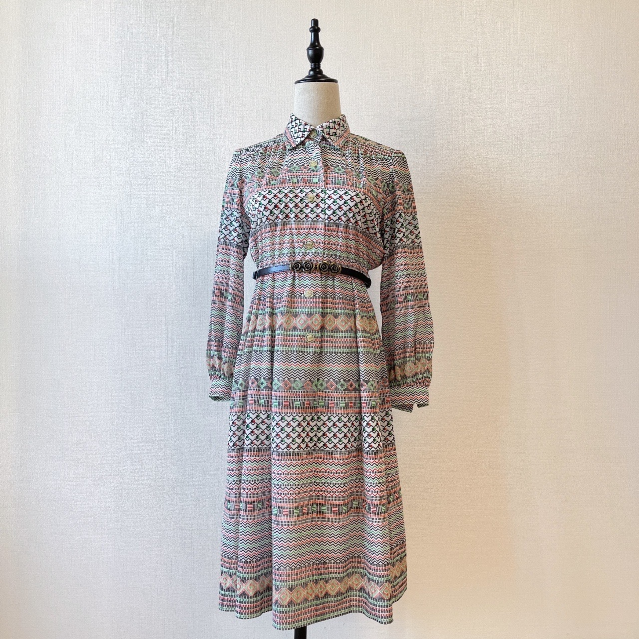 白色鋸齒紋幾何圖案古著連身裙