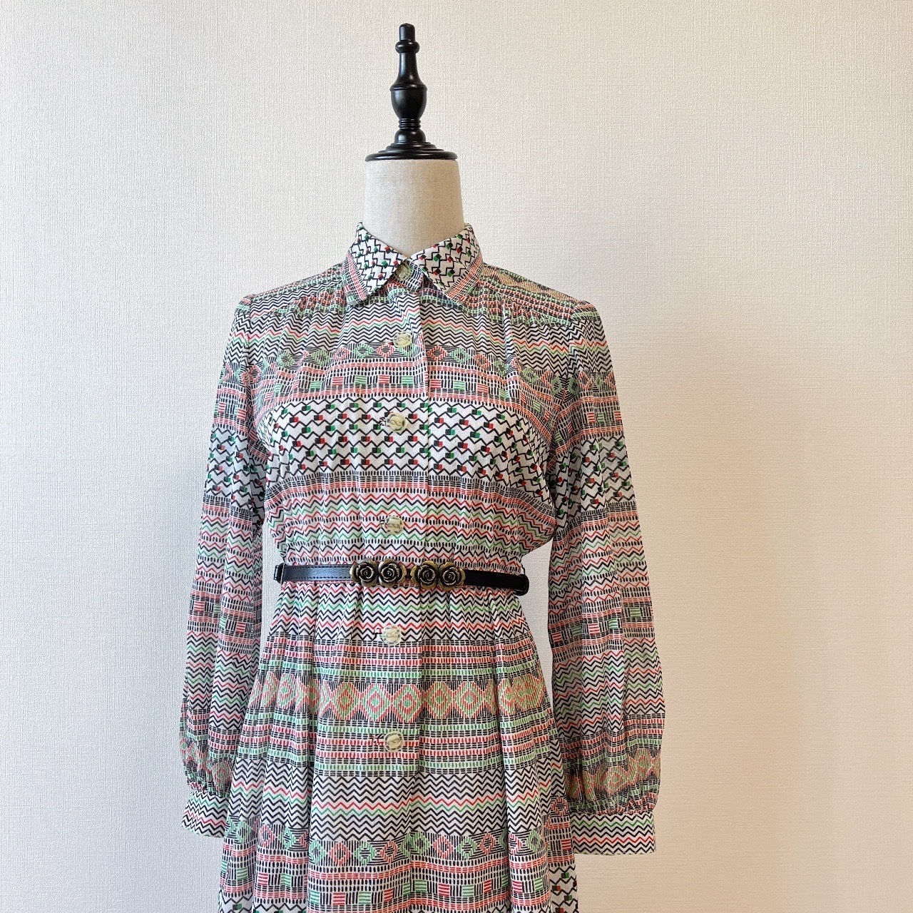 白色鋸齒紋幾何圖案古著連身裙