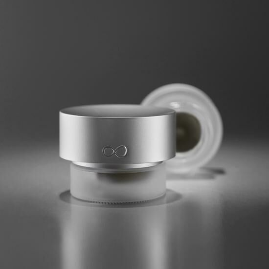 PRO 8 Stay On Gel Eyeliner 3.7g (with Dual Eyeliner Brush Set)