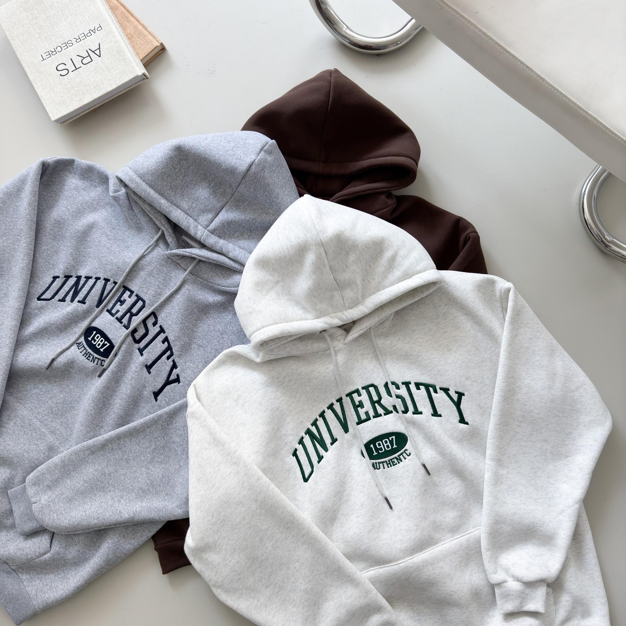 University 圓標刺繡帽T 80800