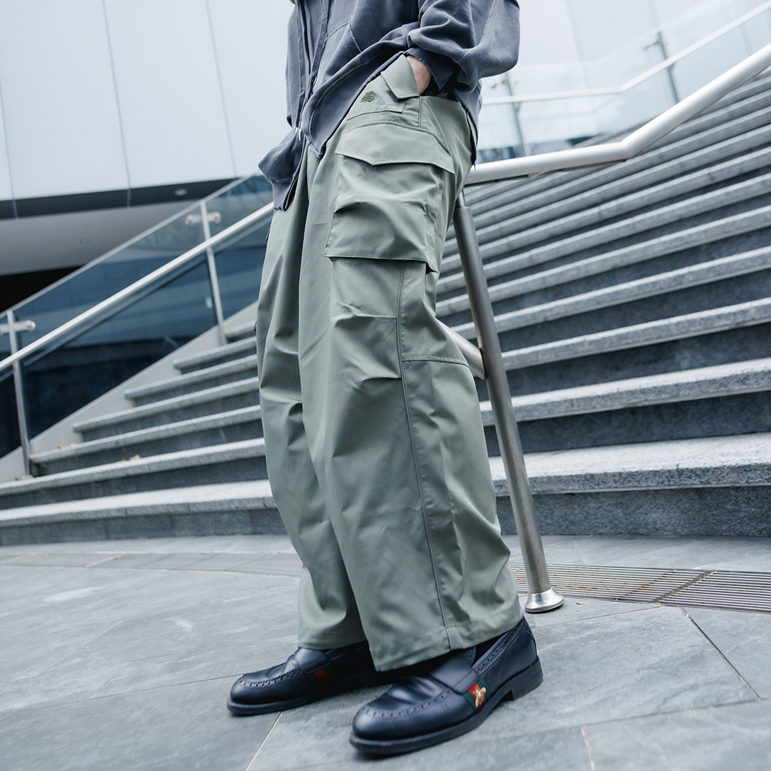 四季皆可 微光澤寬鬆感 ８口袋抽繩軍褲－經典軍綠