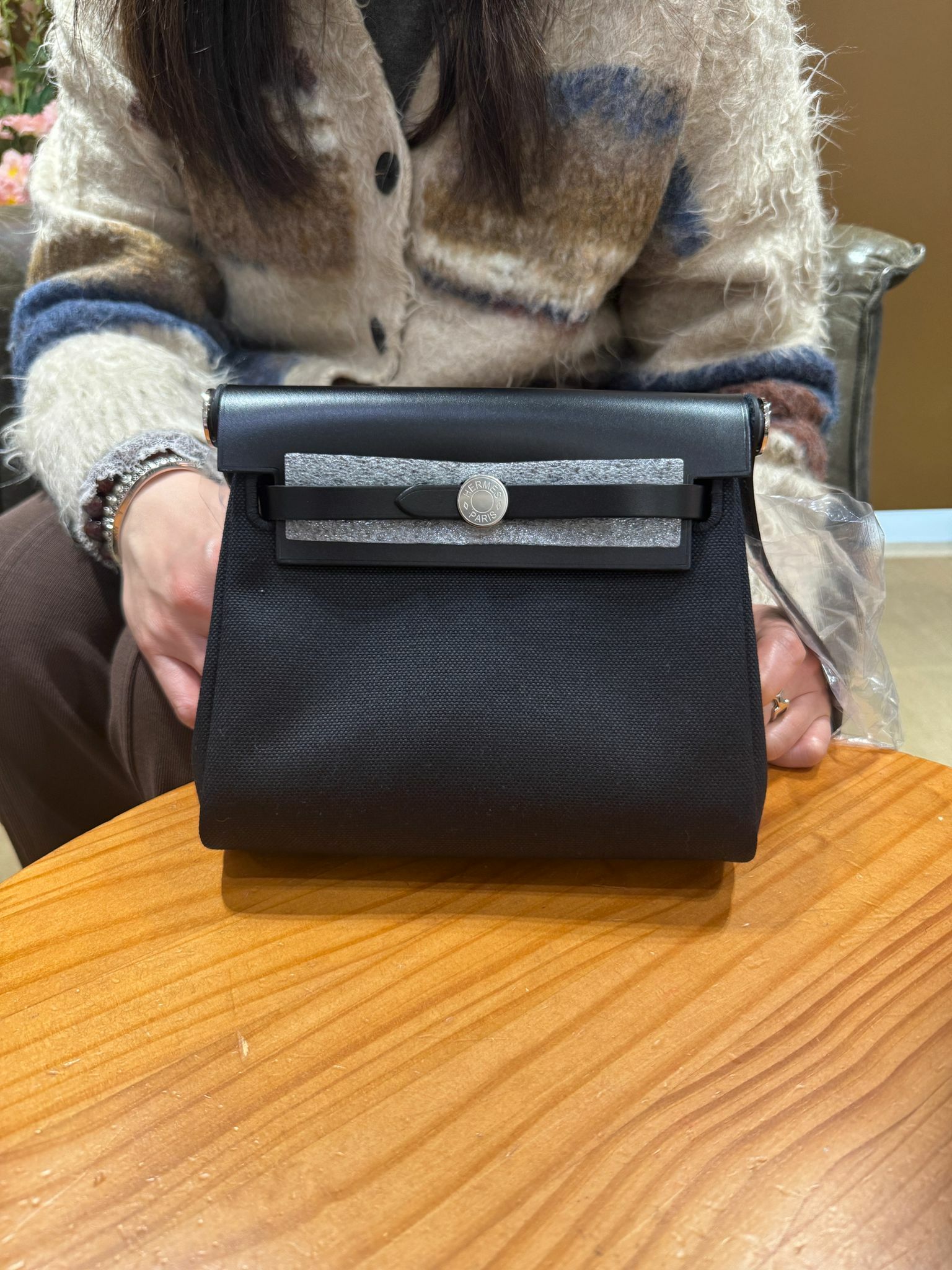 17/1/2025購買【感謝支持】靚靚爽快抱走Herbag mini 黑銀⚒️ 大讚我哋購物條款清晰 服務好 到貨快✌️ 對我哋信心大增✌️ 會繼續幫襯同埋介紹朋友來😘 多謝你嘅十分信任🫶🥰