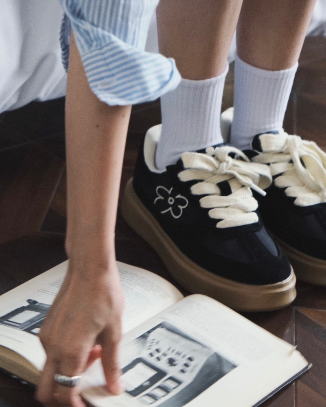 <白鹿同款!!>We Flower 德訓鞋 小花鞋 厚底 反絨皮 黑色