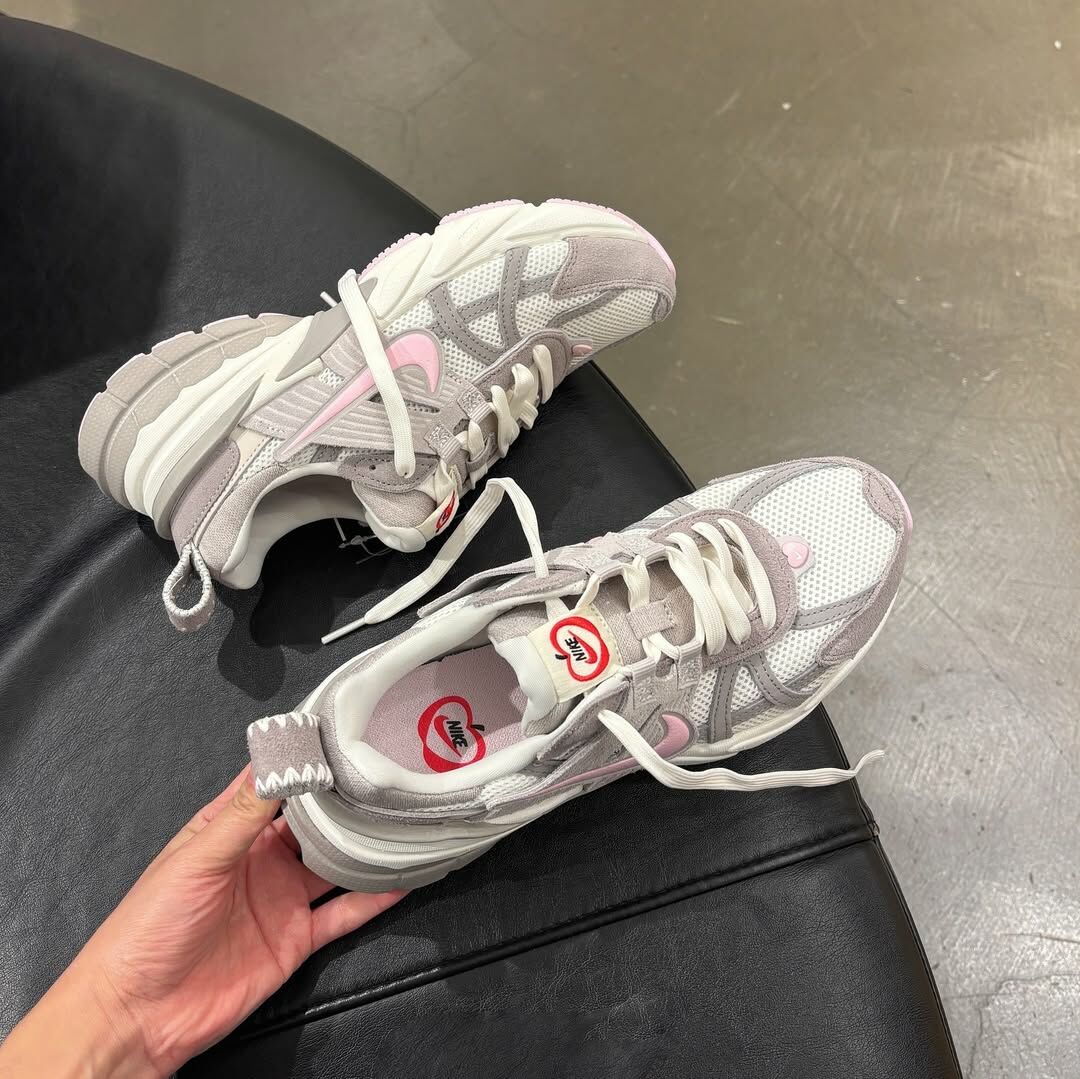 Nike V2K Run 日本新款 情人節限定 白灰粉 愛心款 粉勾 復古鞋 HV5997-161