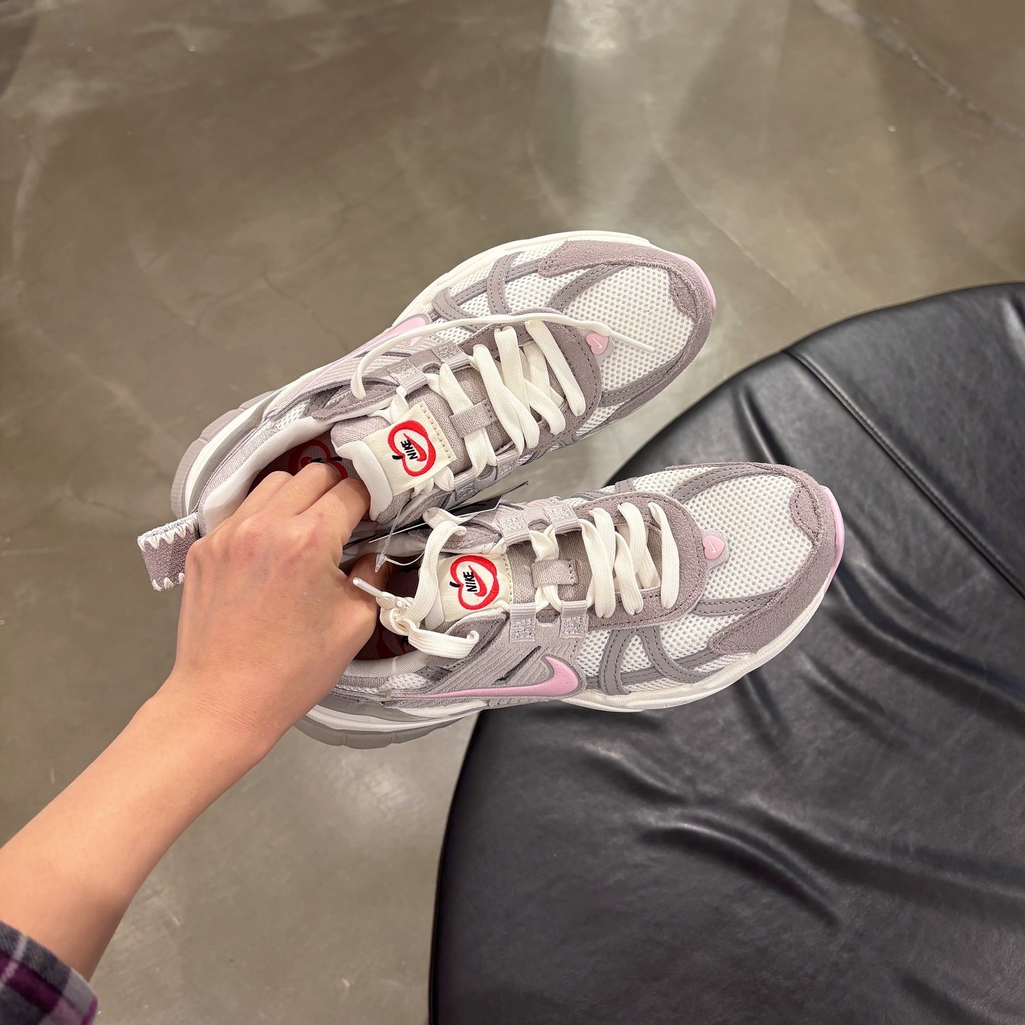 Nike V2K Run 日本新款 情人節限定 白灰粉 愛心款 粉勾 復古鞋 HV5997-161