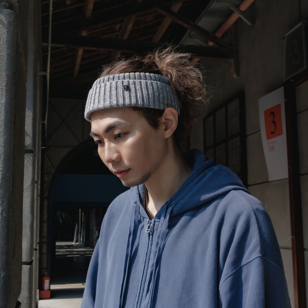 ICON金屬銀牌 反摺厚磅針織頭帶－雪花灰