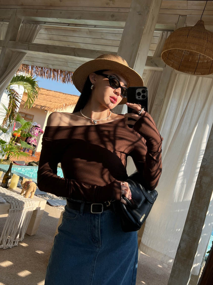 露肩顯瘦斜邊上衣*4色