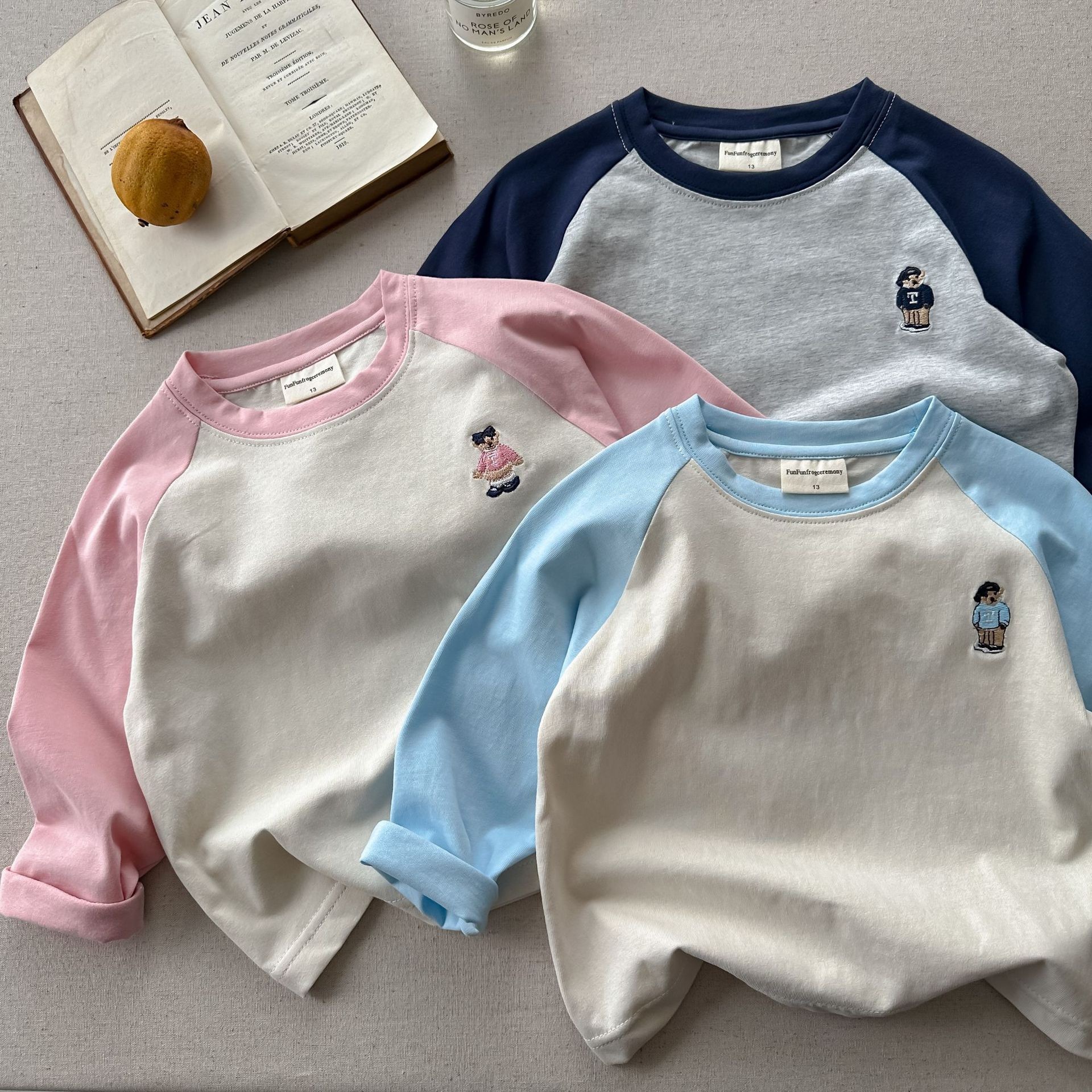 三色刺繡熊拼色上衣