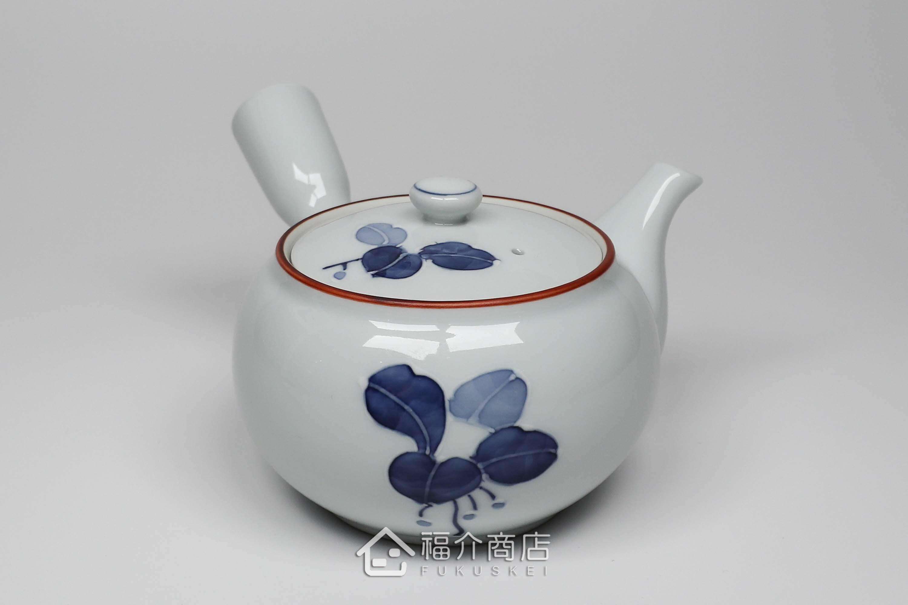 泡茶用的400㏄白色陶茶壺上面有青色花瓣