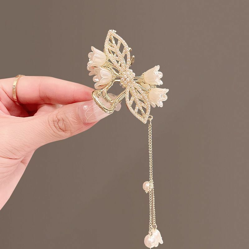 Pearl Flower Hair Claw