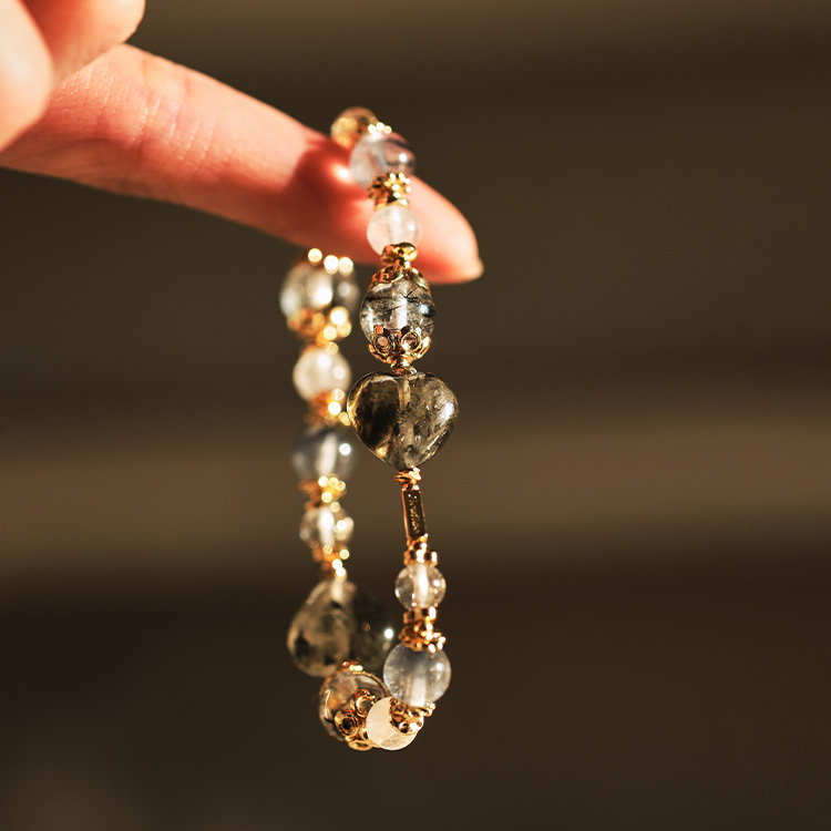 被誰阻擋著：羽毛黑極光｜黑髮晶｜貓眼白兔毛｜銀髮晶｜藍髮晶