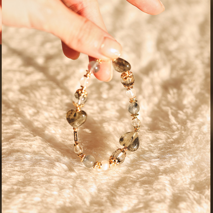 被誰阻擋著：羽毛黑極光｜黑髮晶｜貓眼白兔毛｜銀髮晶｜藍髮晶