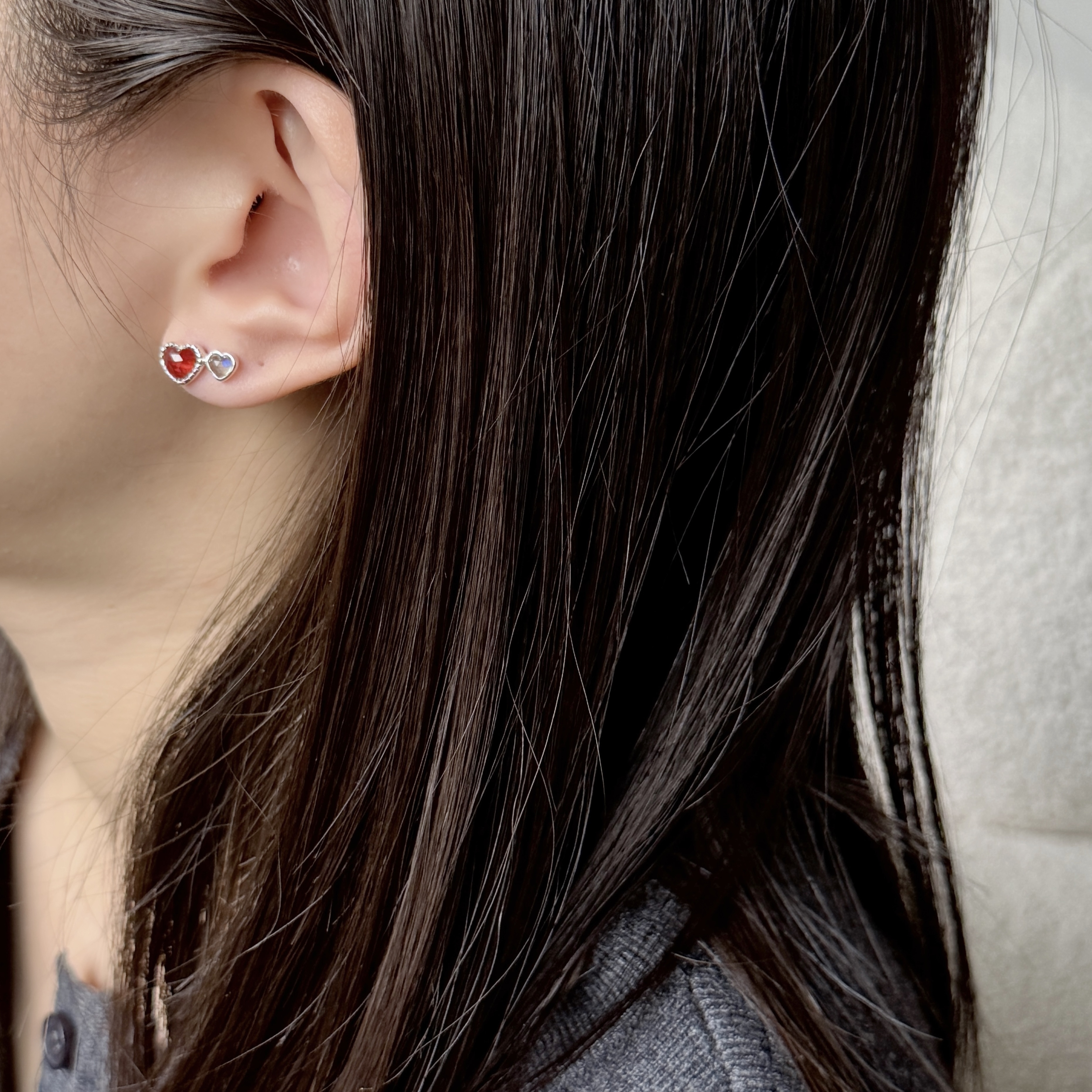 Double heart石榴拉長石耳環