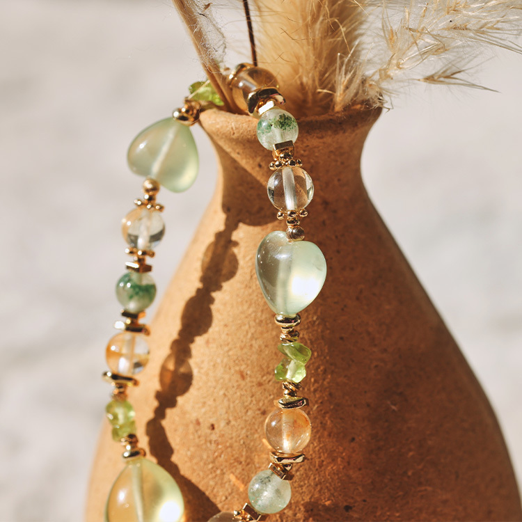 失衡中抓平衡：葡萄石｜橄欖石｜檸檬晶｜翠幽靈｜黃膠花