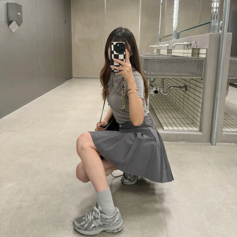 NEW BALANCE 1906R金屬色 煙灰銀 Y2K 復古