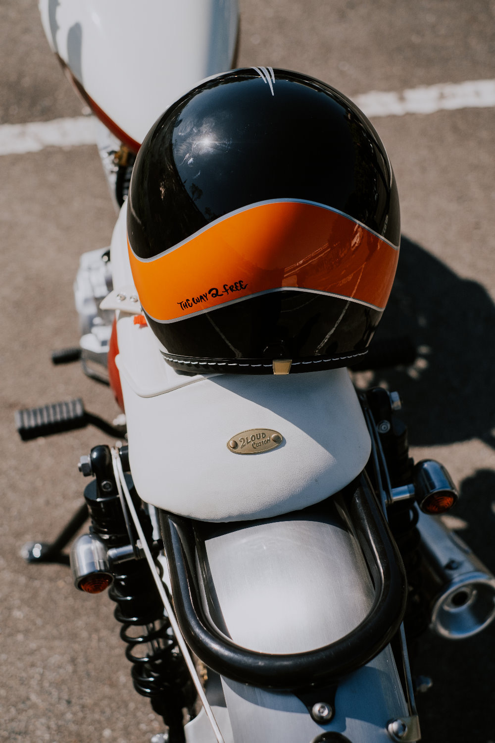 feature 500tx -2LOUD CUSTOM 亮光曜石黑（橘）