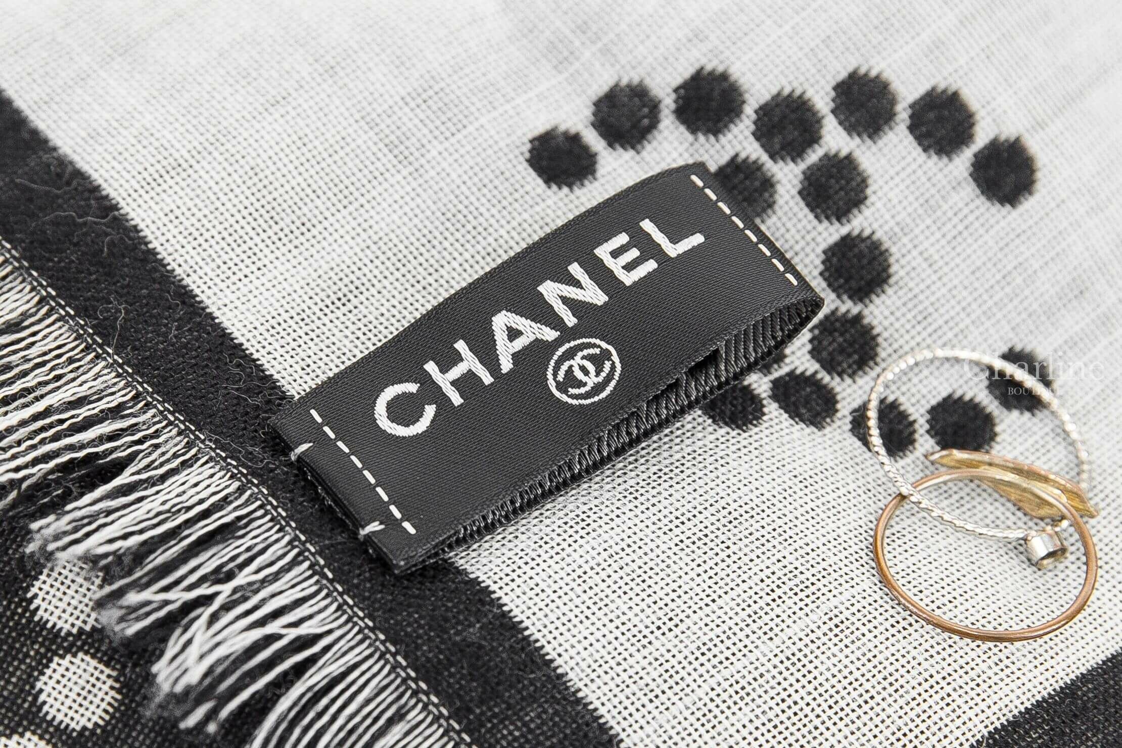 Chanel Square Scarf 黑色白色圓點字母CC線條滾邊羊毛混絲流蘇披肩-Charline Boutique 精品代購