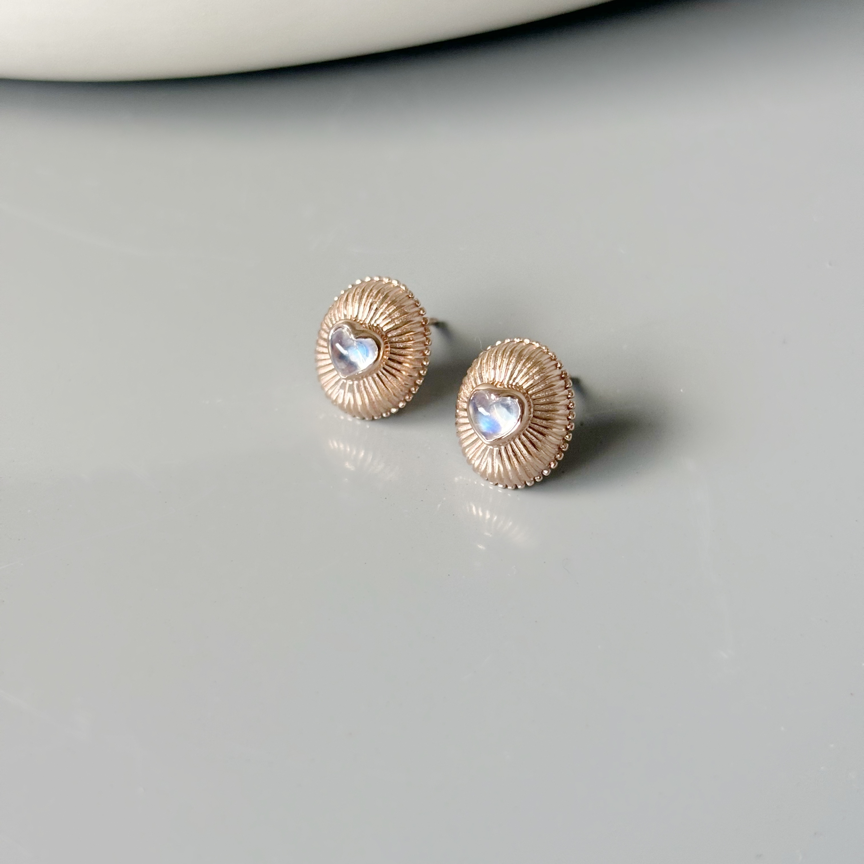 Vintage heart月光石耳環