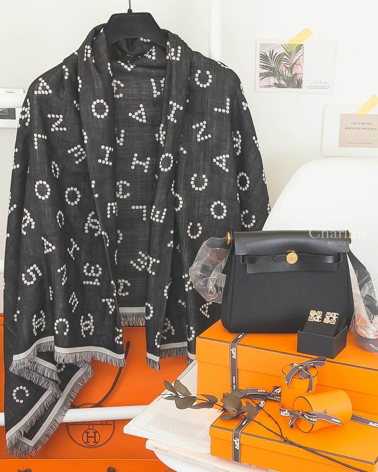Chanel Square Scarf 黑色白色圓點字母CC線條滾邊羊毛混絲流蘇披肩,Hermès Neo Herbag 黑色金釦,Chanel 金色水晶金屬方格水鑽CC不對稱方形耳環-Charline Boutique 精品代購