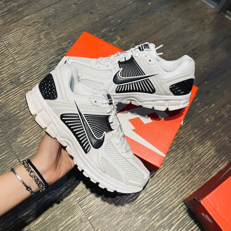 NIKE VOMERO 5 "White Black" 白黑熊貓