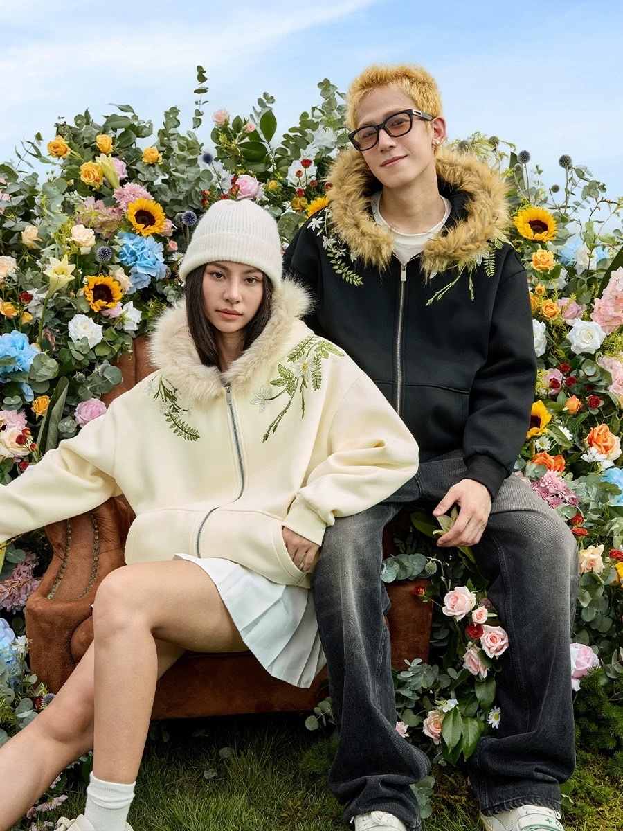 Harsh and Cruel 過肩刺繡花環 毛領連帽外套 HZ244030354