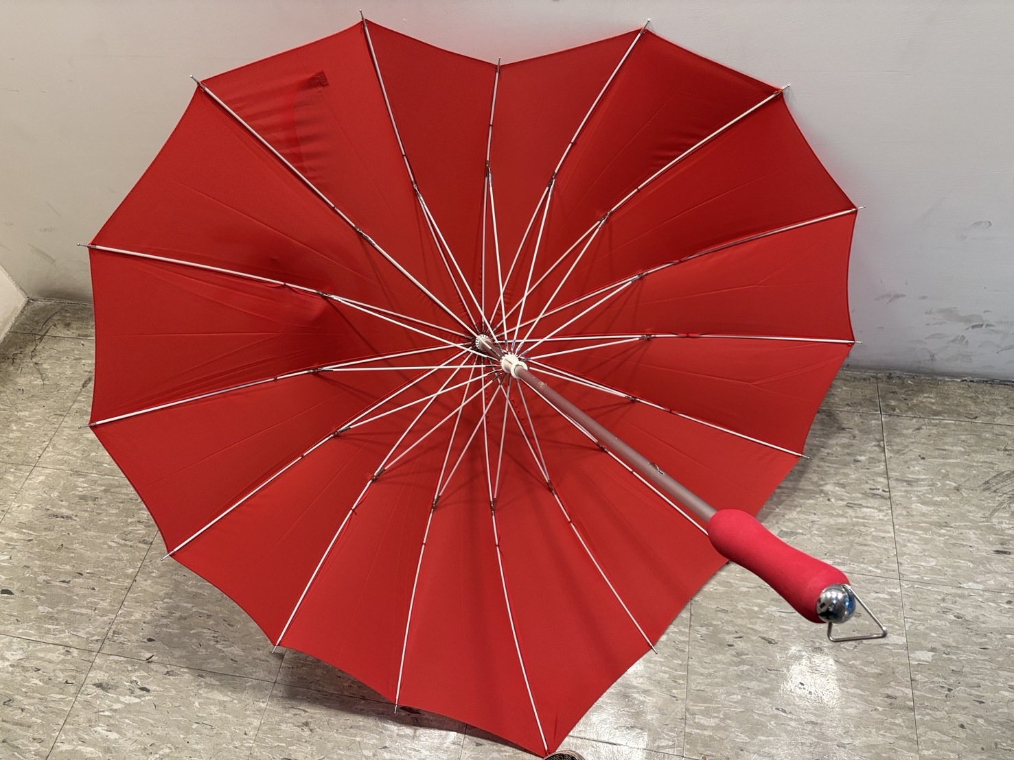 台中院｜大紅創意16K心型傘