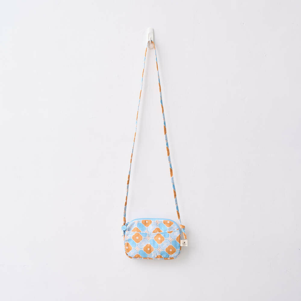 Clutch with Long Strap/Begonia Glass Pattern No.18/Apricot & Blue