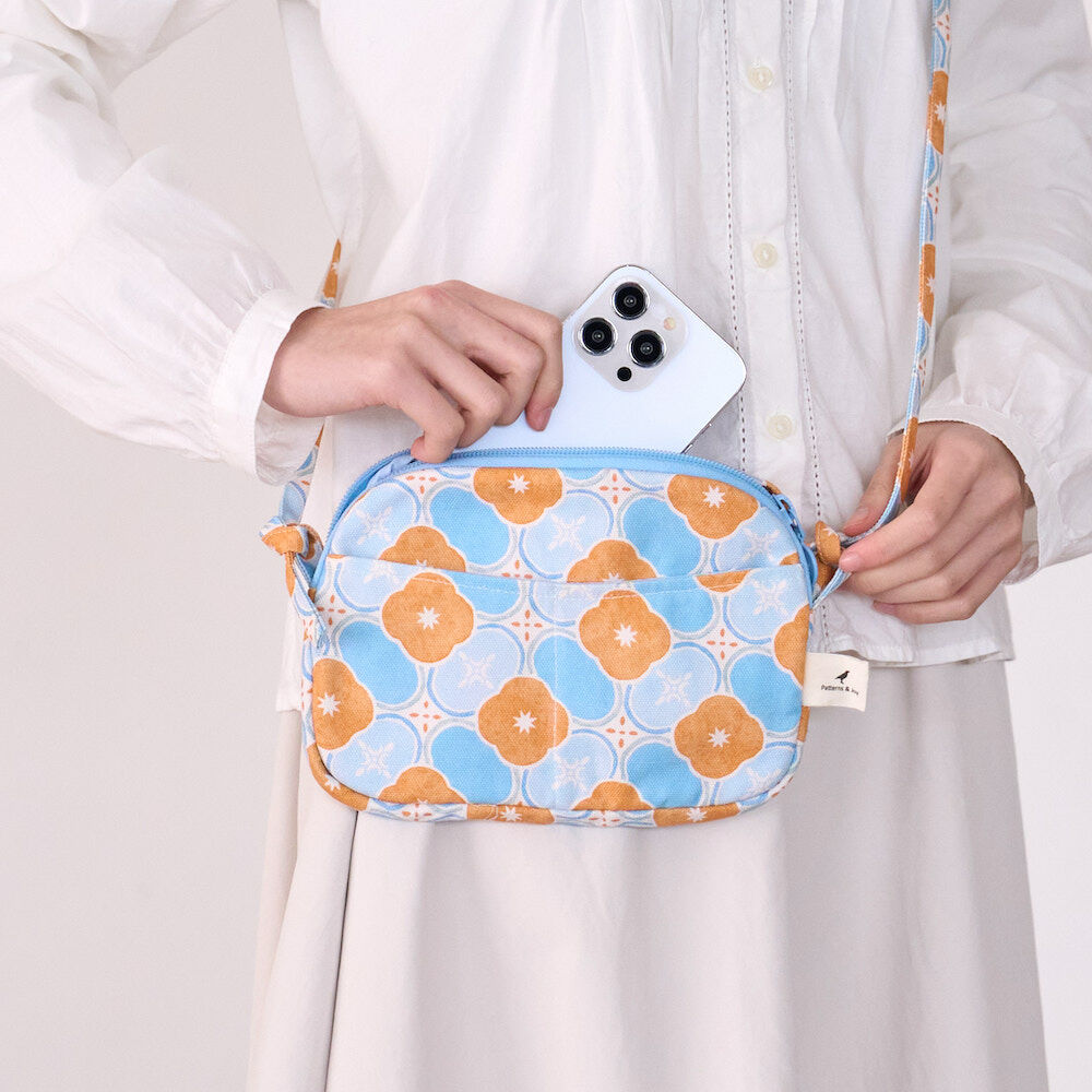 Clutch with Long Strap/Begonia Glass Pattern No.18/Apricot & Blue