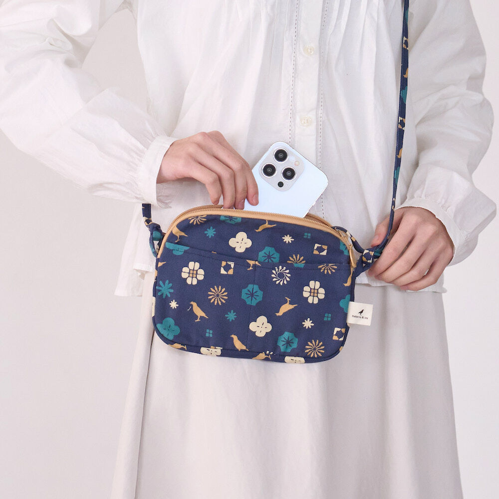 Clutch with Long Strap/Classic/Deep Blue