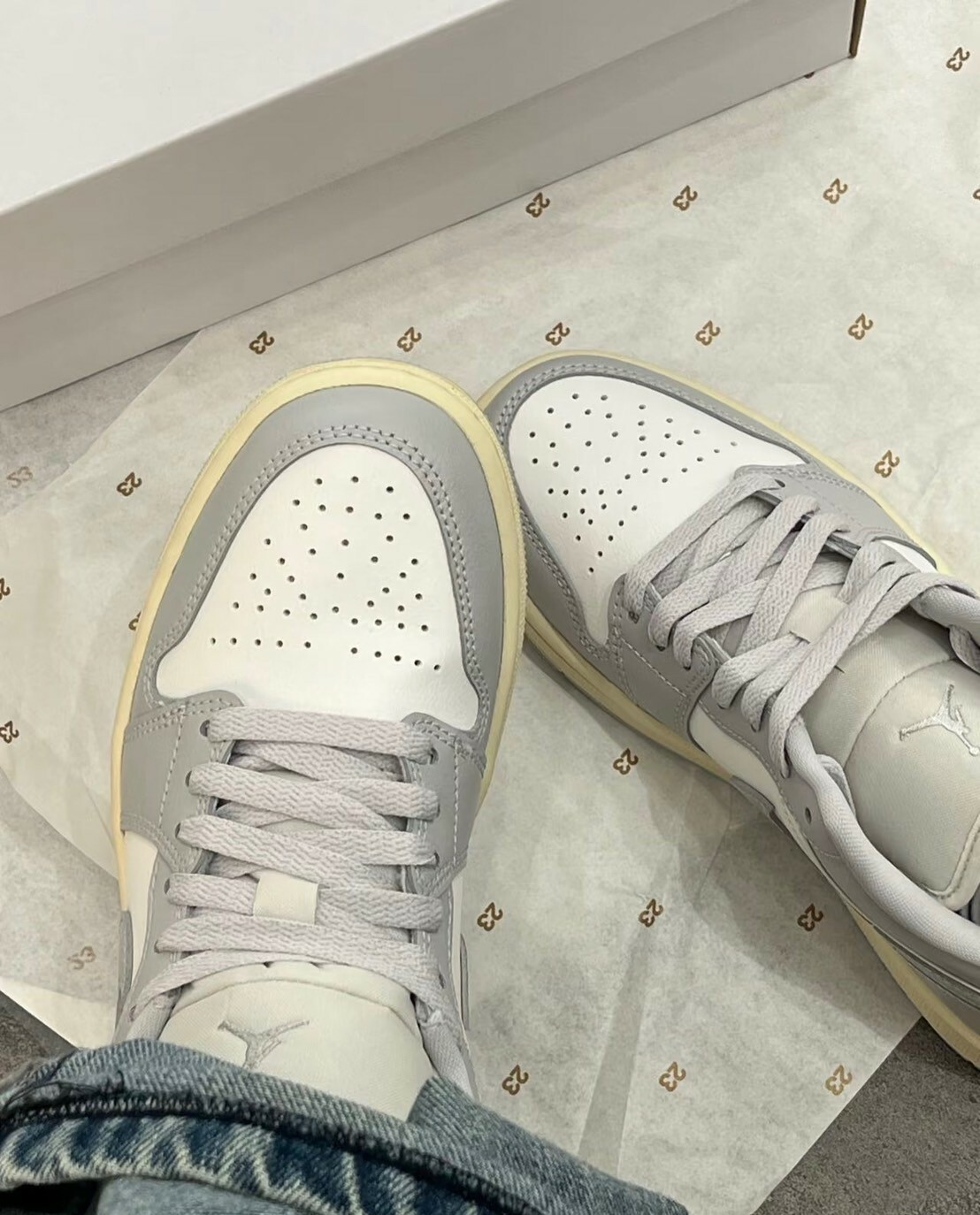 NIKE AIR JORDAN 1 'NEUTRAL GREY' 海鹽灰 低筒 奶油底 男女同款 DC0774-103