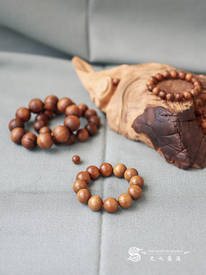 台灣肖楠珍藏雷劈木手珠 光之薩滿限定獨家 雷擊木 避邪聖物 肖楠木，天然紋理細緻厚實   -光之薩滿