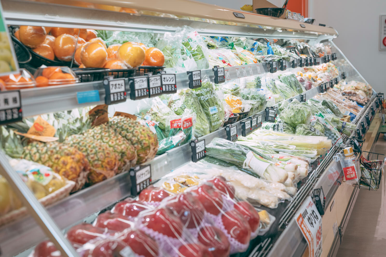 鉻存在於許多天然食物，包括：肉類、水果、蔬菜