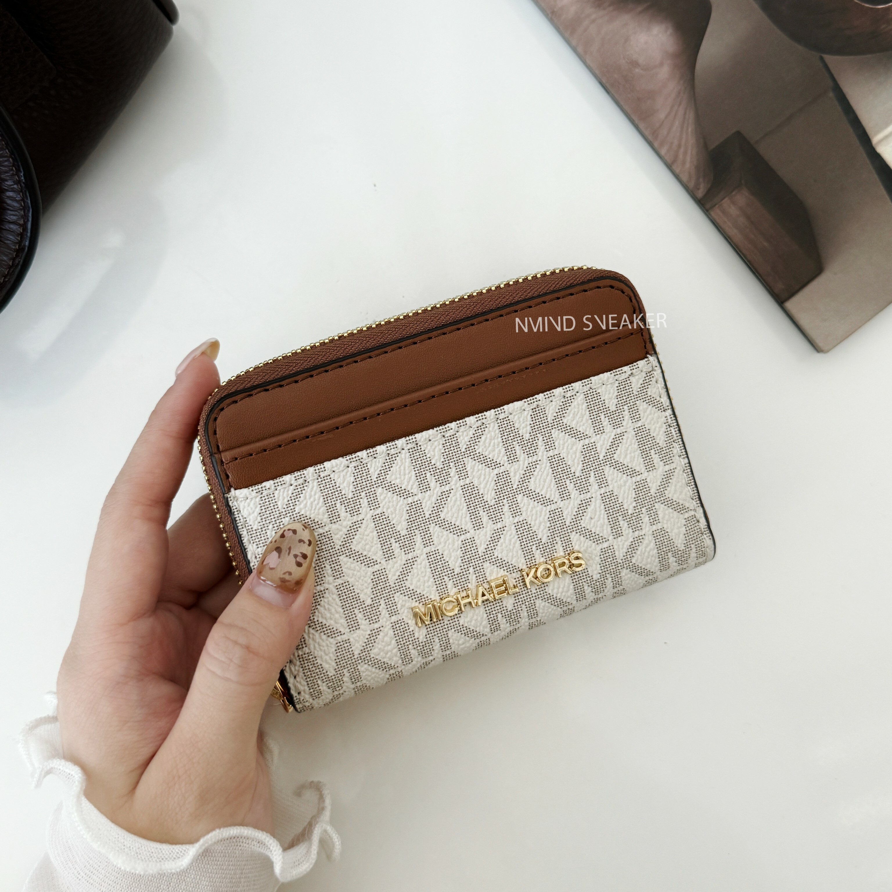 <快速出貨> Michael Kors 拉鍊Logo錢包