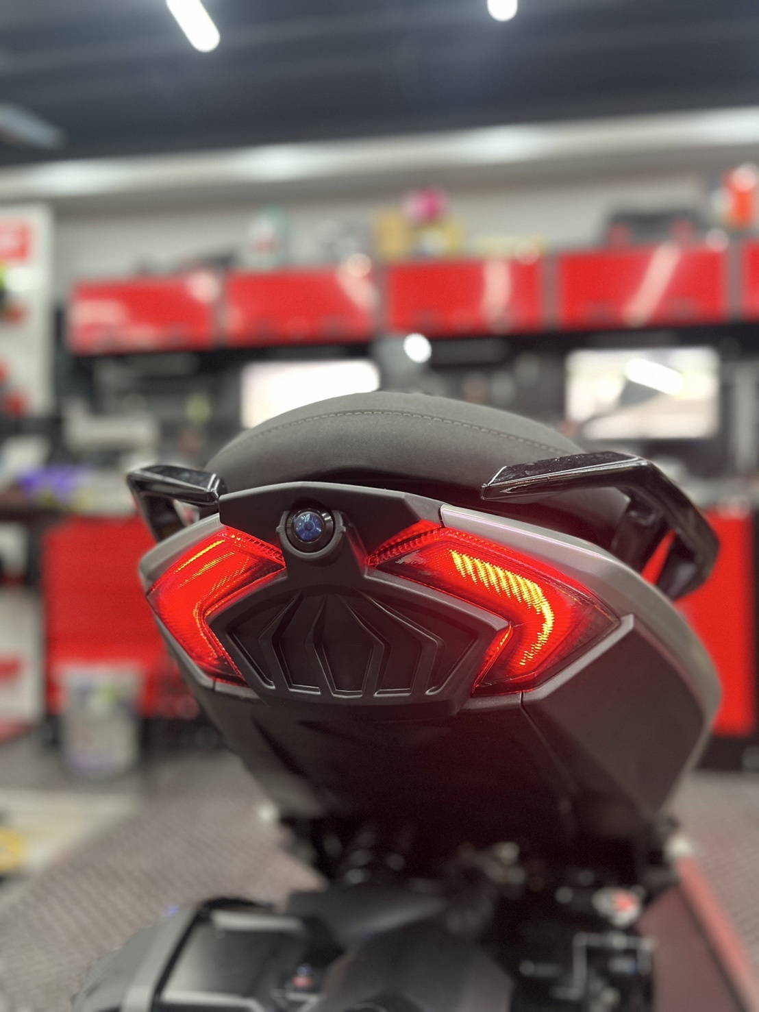 【KOMAX】SYM MMBCU前/後鏡頭支架  免手挖 快速安裝 曼巴改裝