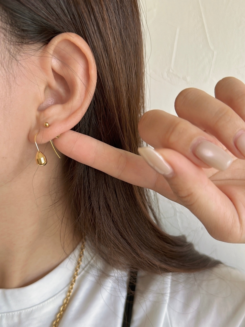 SS teardrop hook pierce