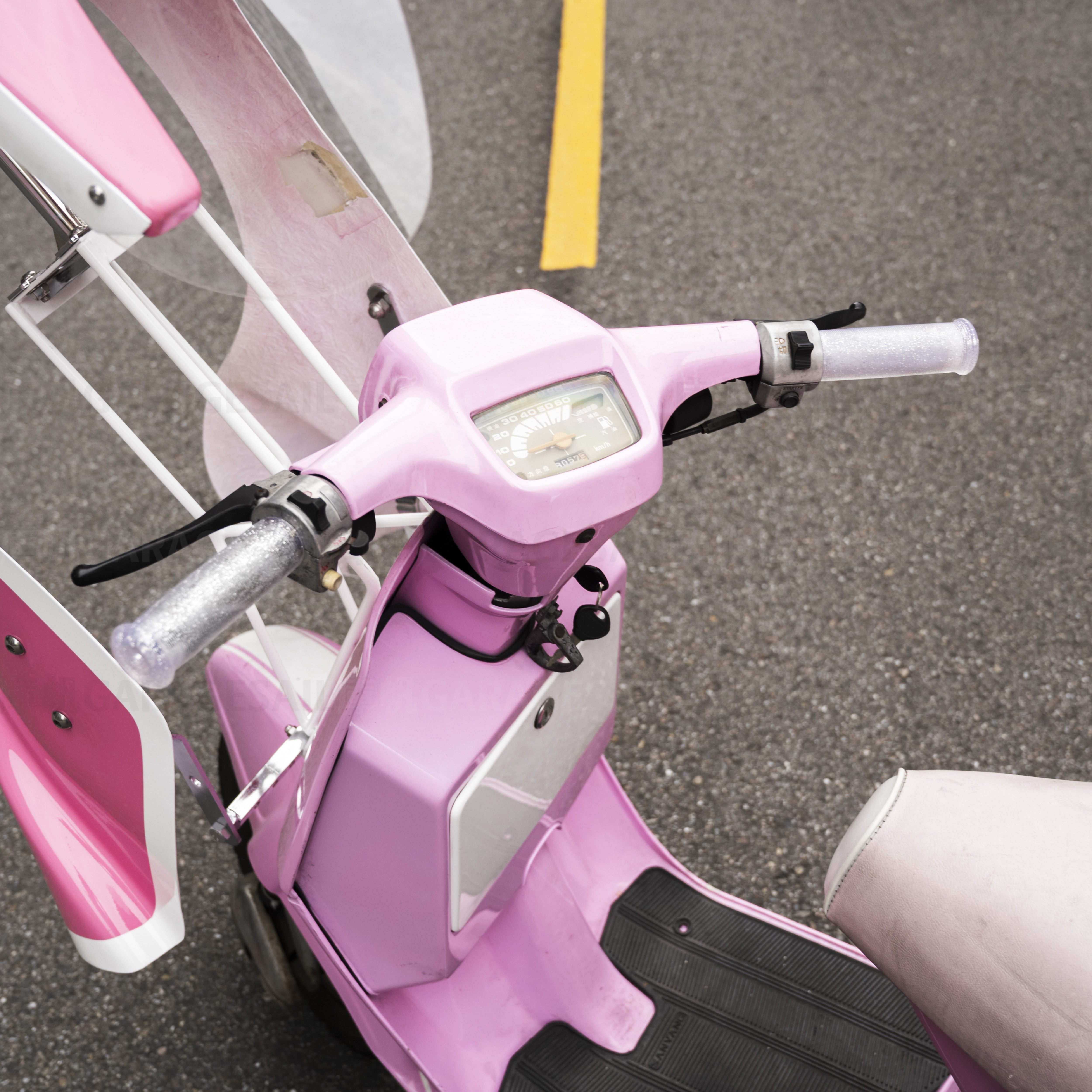 橡膠 握把套 橫條紋 - 金蔥白 (7/8吋)