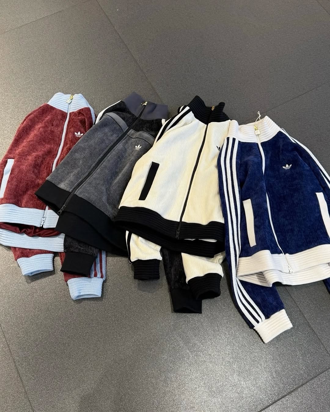 Adidas Originals Retro 蛇年限定 短版 絲絨 立領外套 奶油白黑 酒紅 黑灰