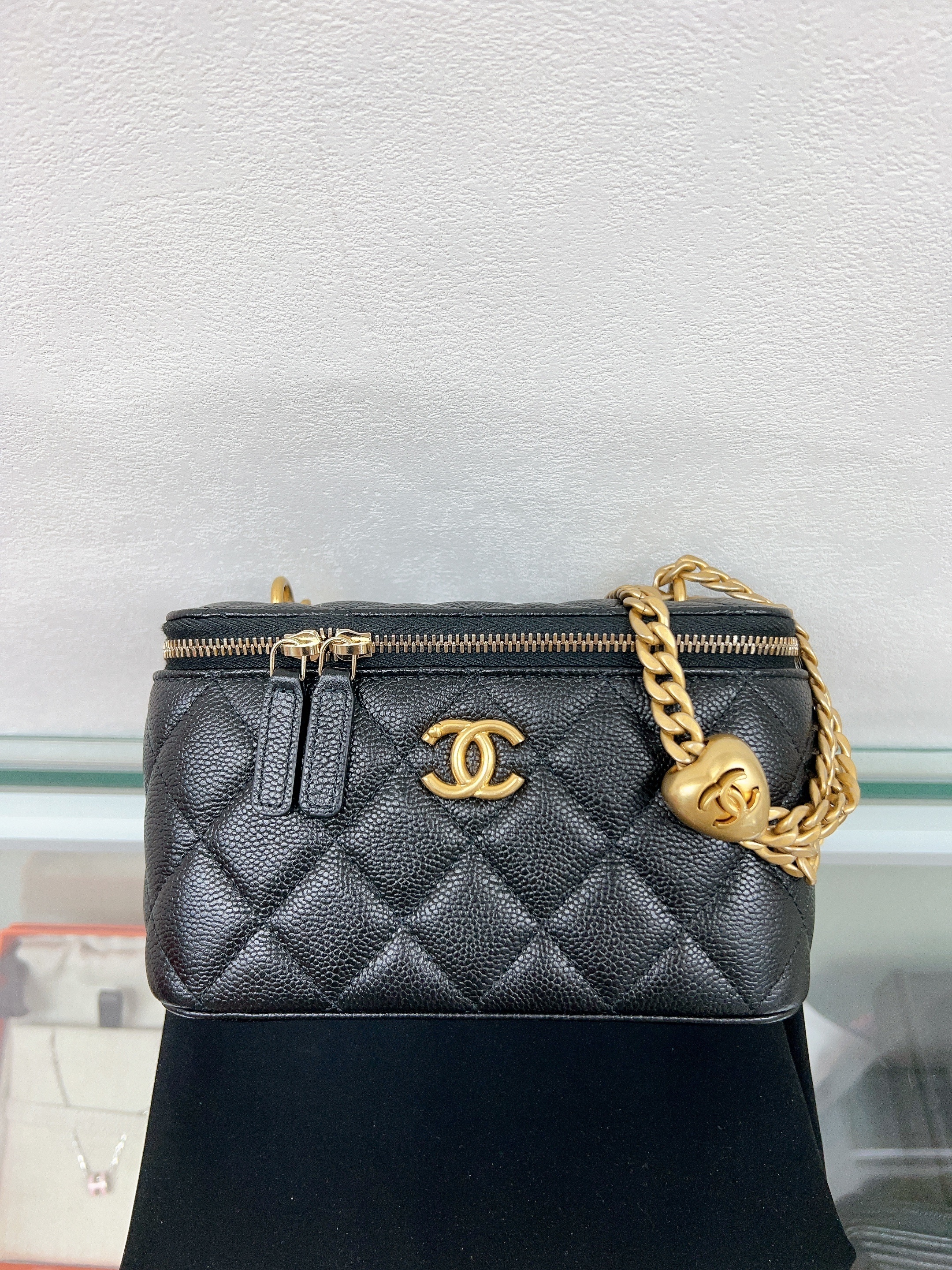 Chanel vanity with heart chain (black caviar GHW)