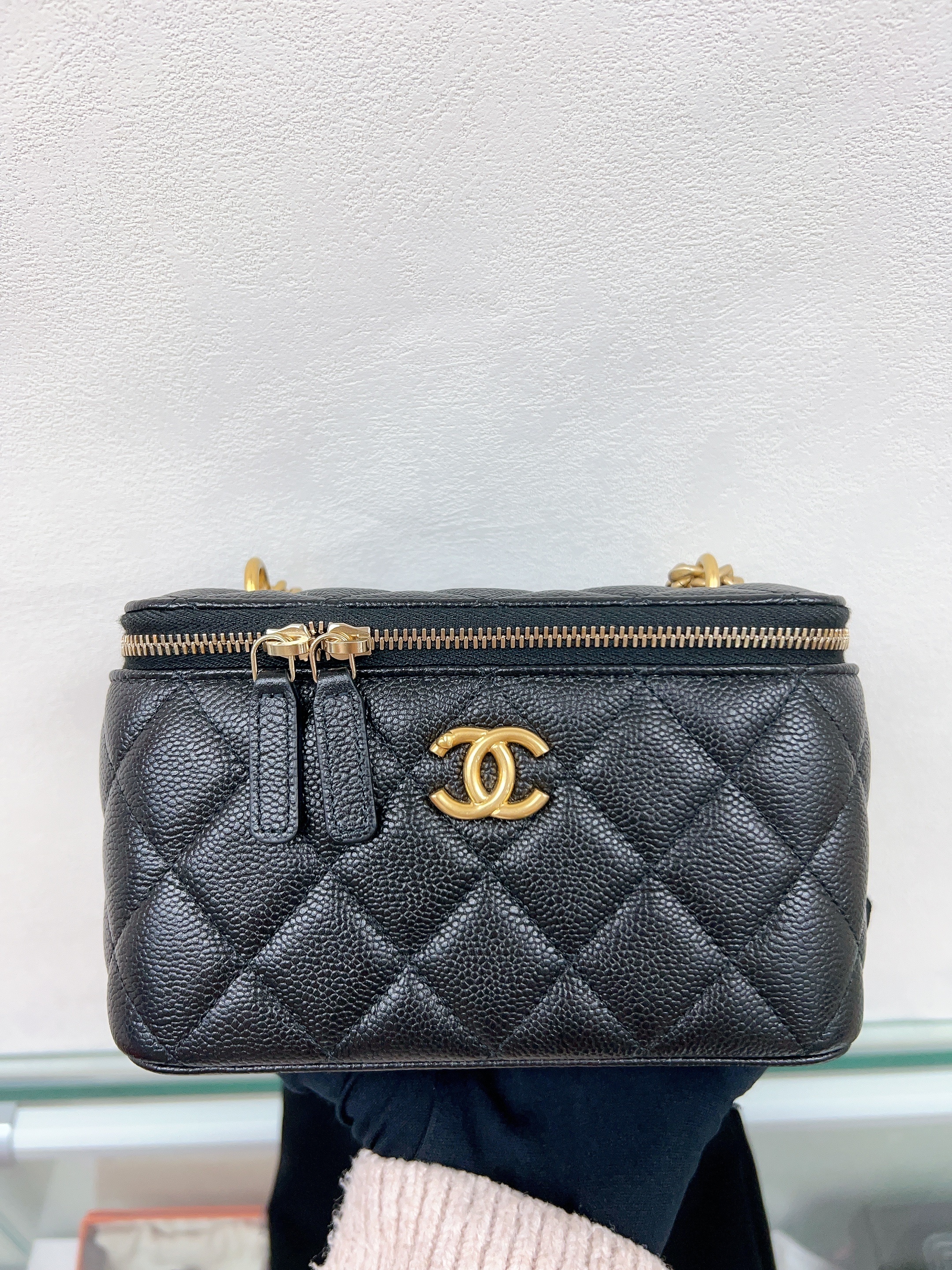 Chanel vanity with heart chain (black caviar GHW)