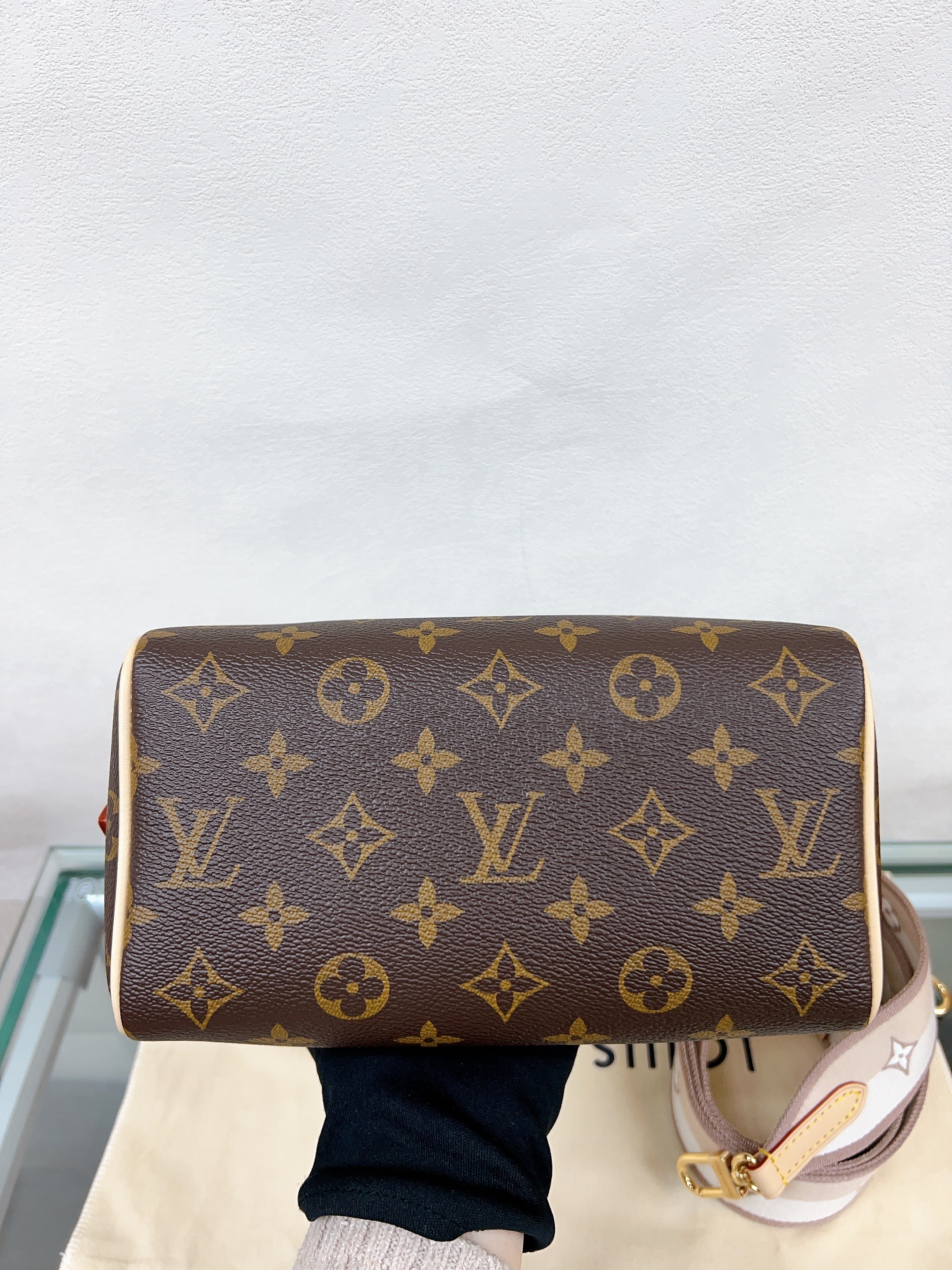 *Unused* Lv speedy 20 (brown monogram beige strap)