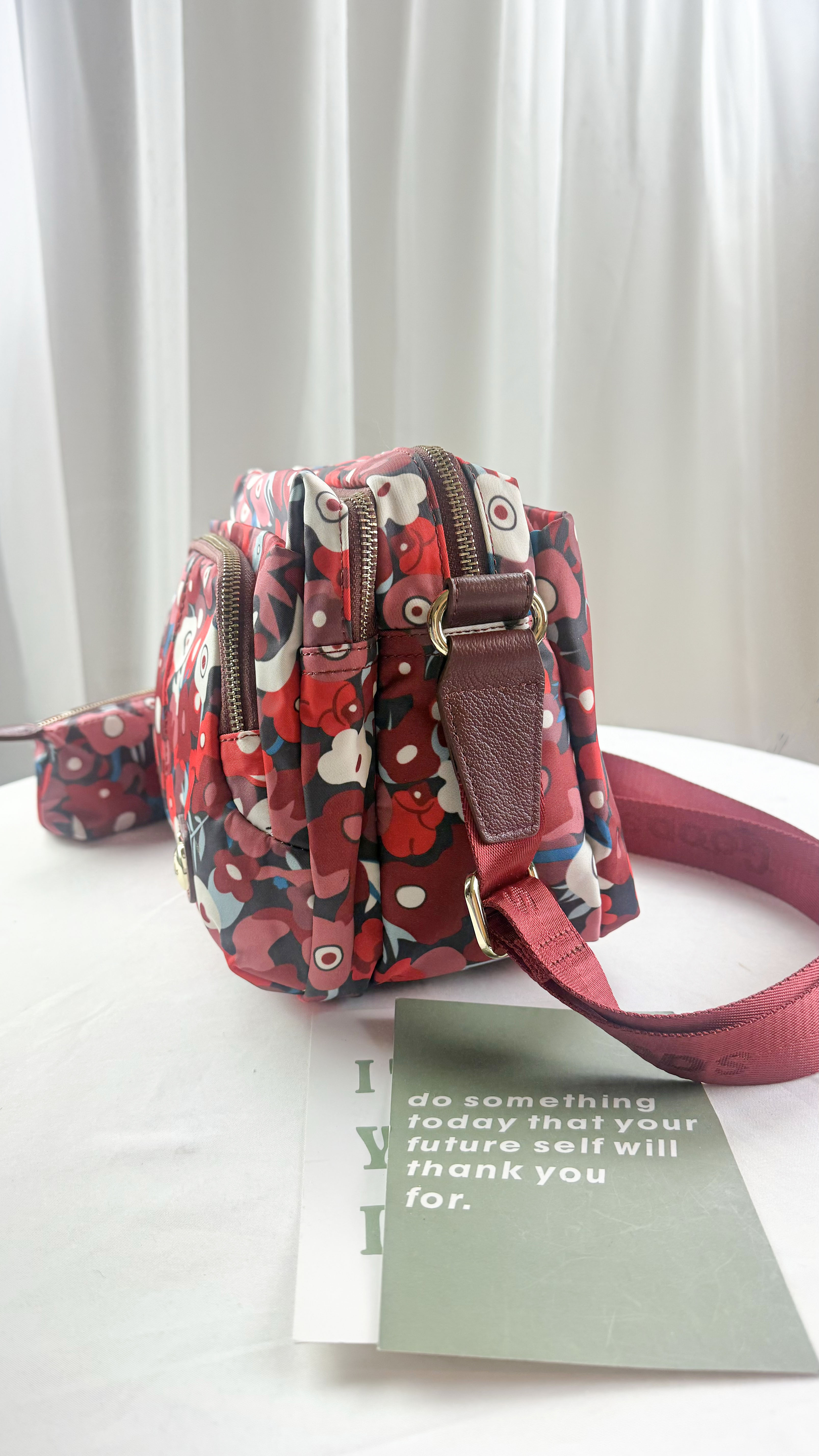 GOODS 紅花朵拼色防潑水側背包   #2812