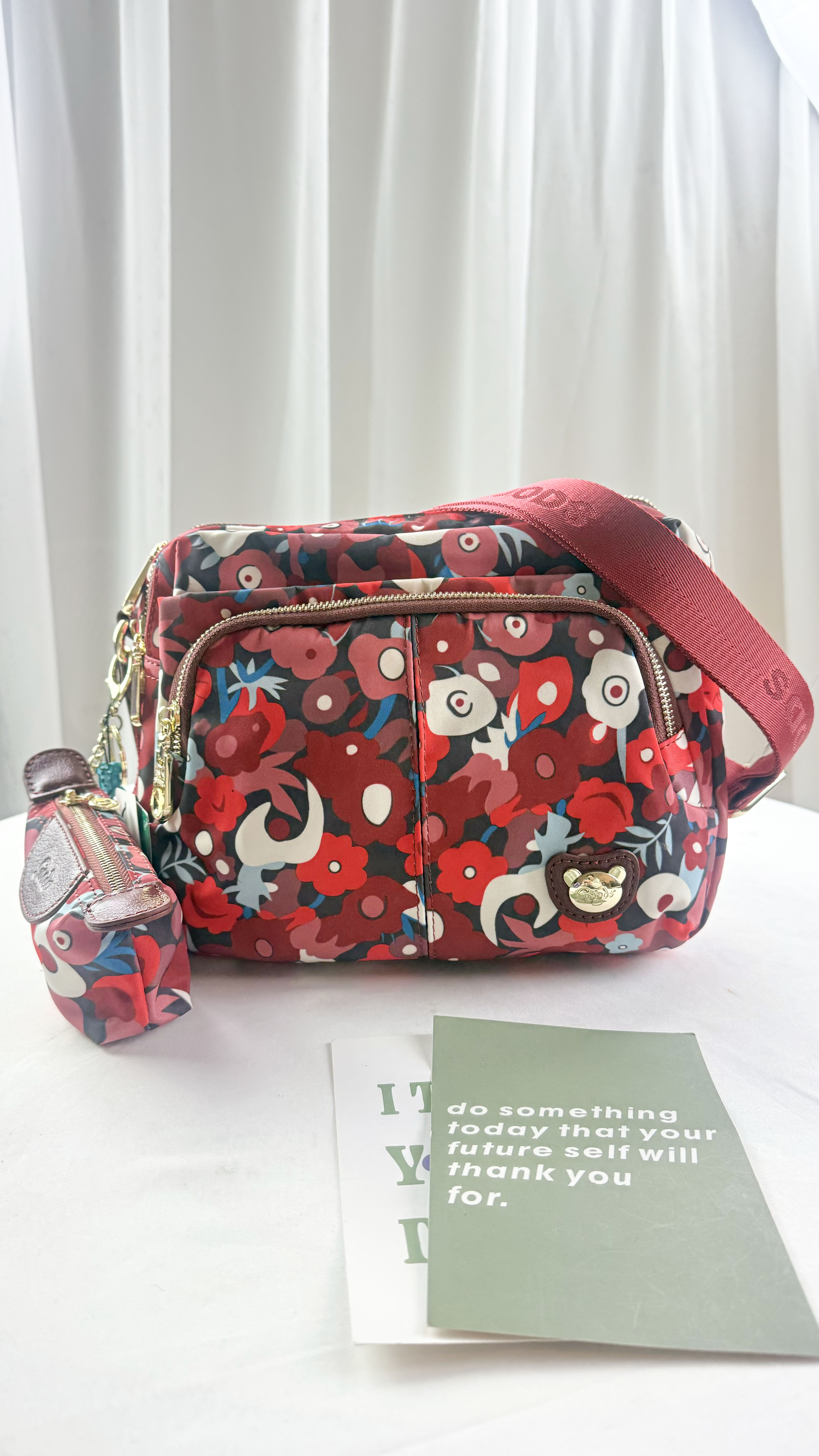 GOODS 紅花朵拼色防潑水側背包   #2812