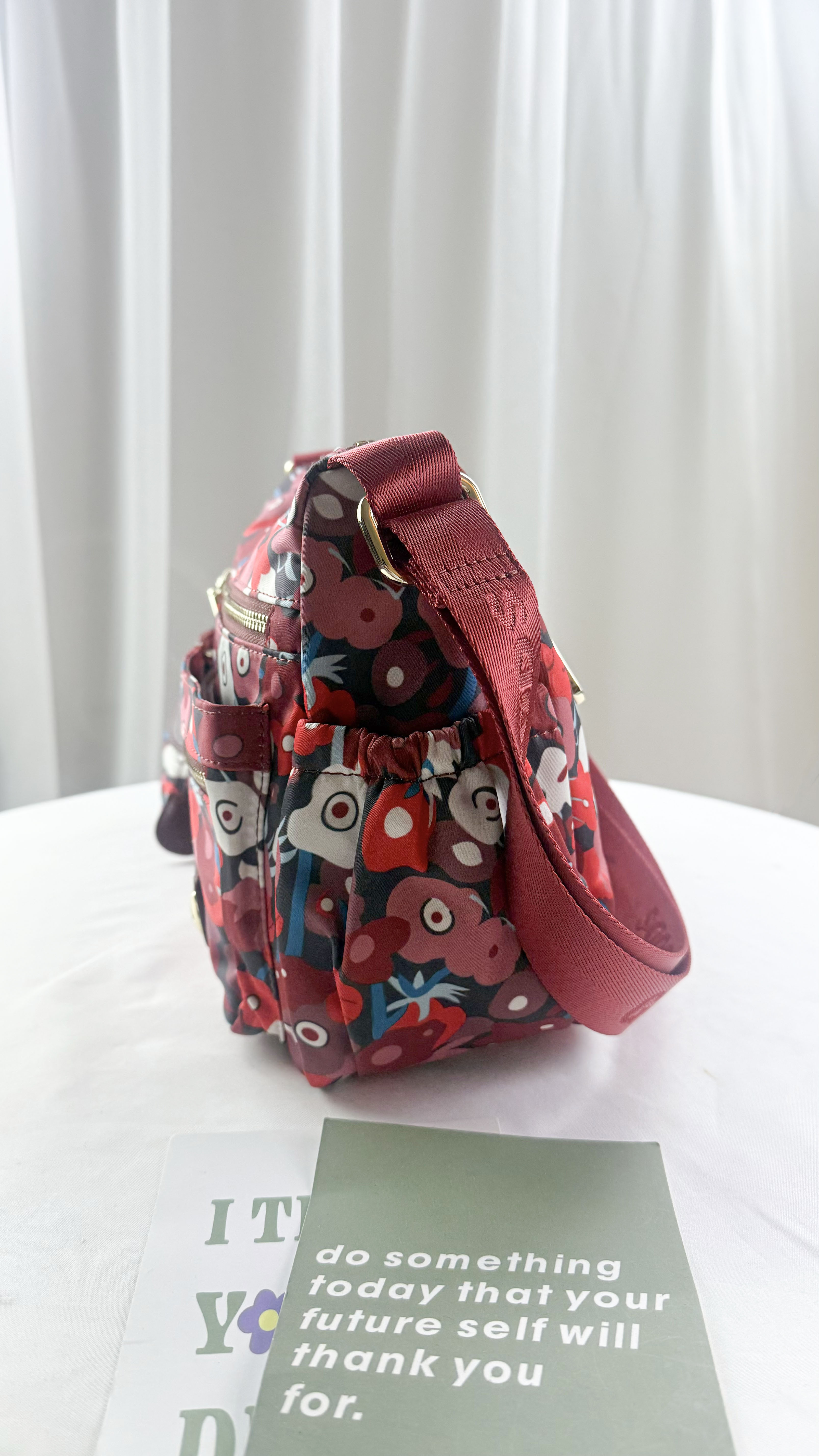 GOODS 紅花朵拼色防潑水側背包  #2689