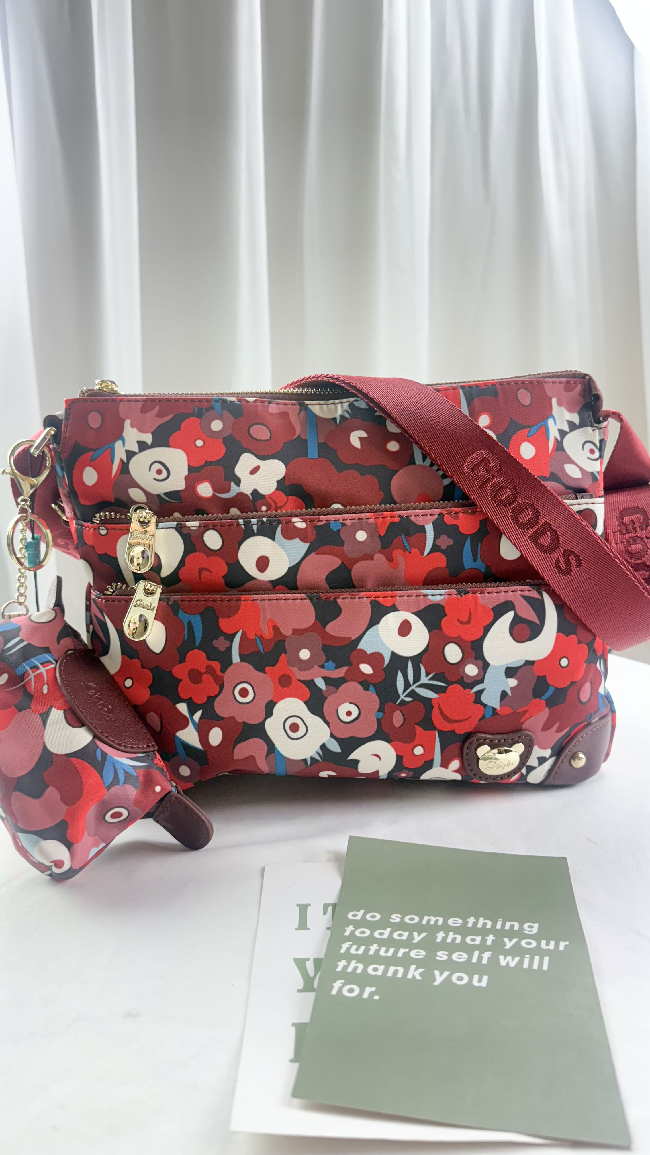 GOODS 紅花朵拼色防潑水側背包 #2045